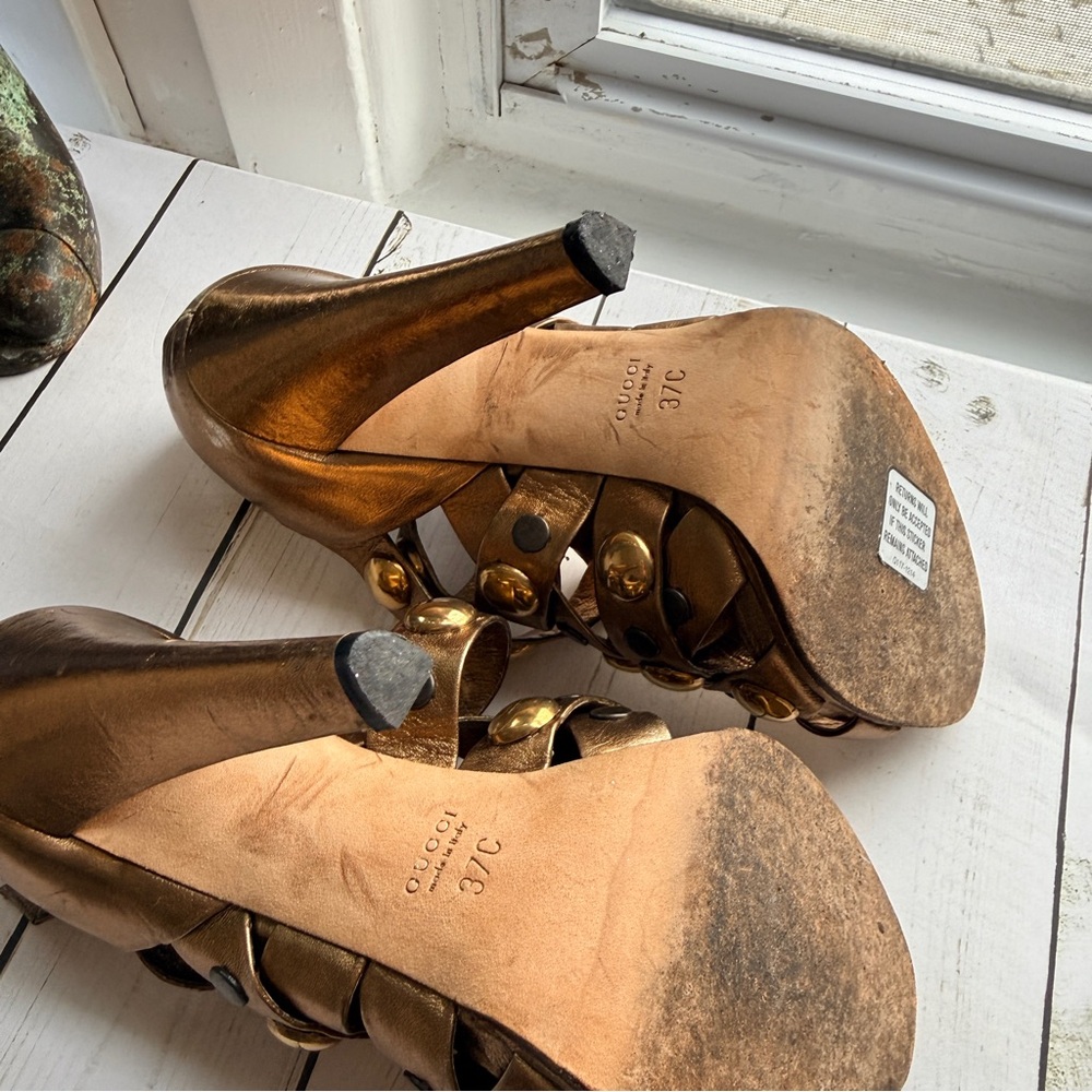 Gucci | Vintage Babouska Studded Metallic Gold Leather 5” Heels - Picture 6 of 16